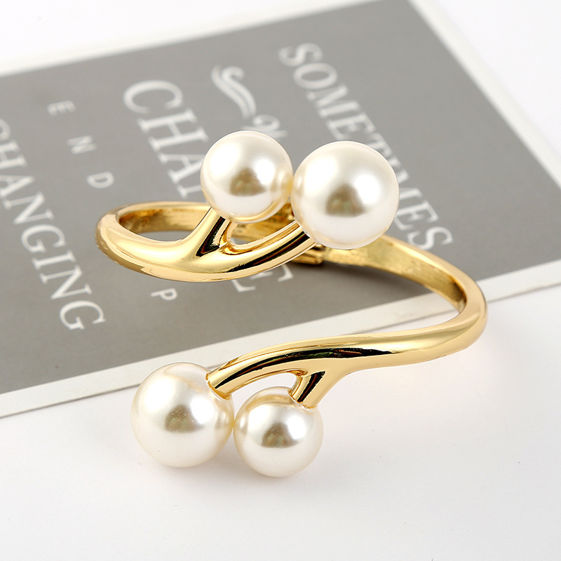 fashion alloy pearl open bracelet