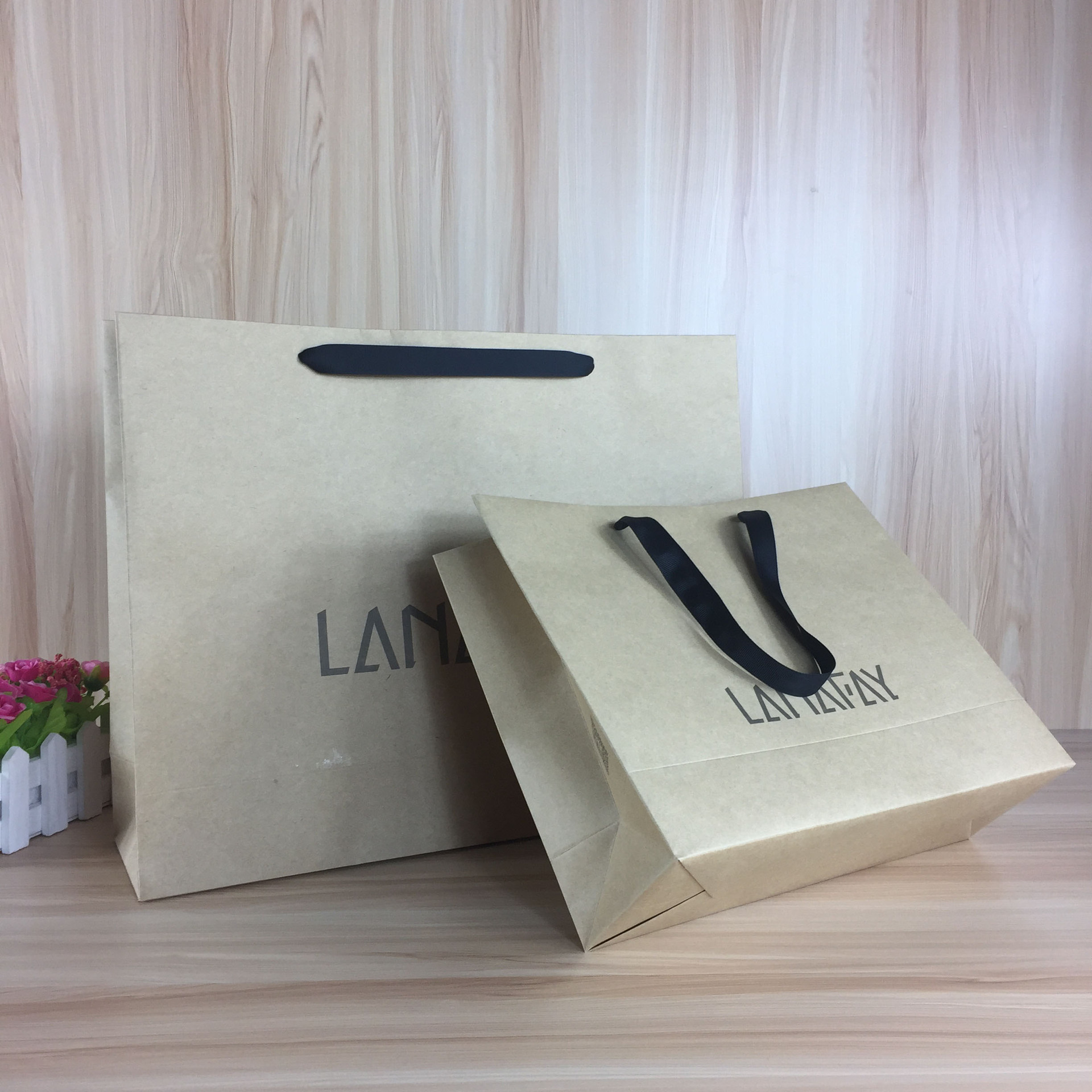 牛皮纸服装手提纸袋广告促销LOGO化妆品包装袋厂家批发可私定纸质