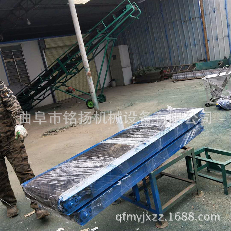 带人字花纹防滑输送机长轻型固定式矿用运输裙边格挡带式皮带输送机