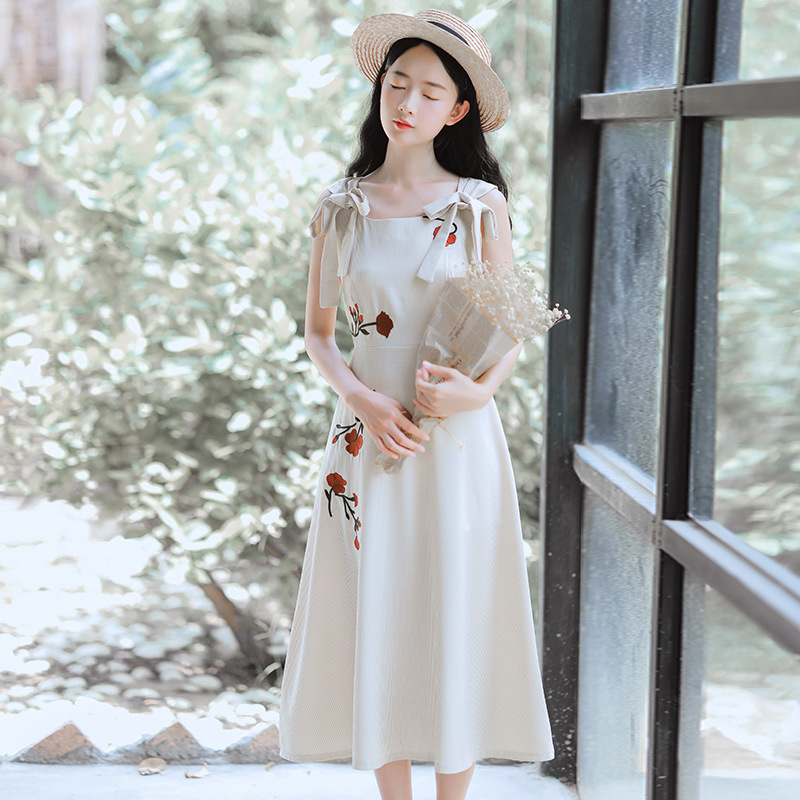 2018夏季新款女装刺绣花朵格子连衣裙女