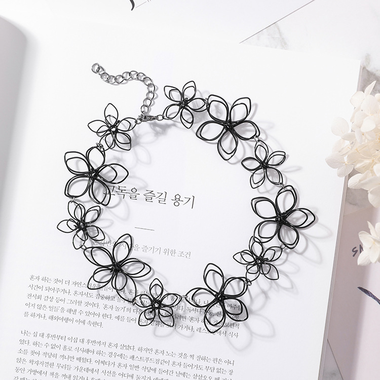 Flower Choker Necklace