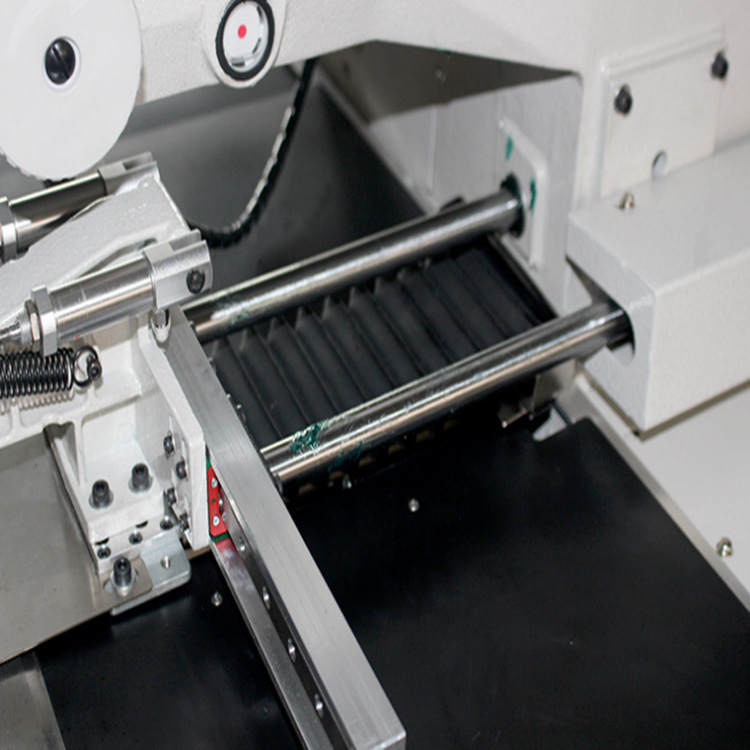 Máquina de diseño de computadora de marcas de coser sombrero de lengua de pato sombrero deportivo al aire libre sombrero largo bordes de sombrero ventas de fabricantes de automóviles de computadora