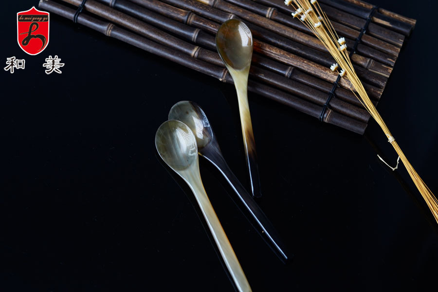 厂家现货和美批发精美牛角餐具多款式汤勺天然牛角勺子 刮痧板勺-阿里巴巴
