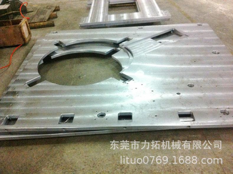 2600452438_295244293