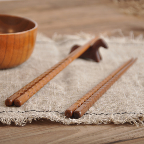 Supply Japanese, Korean, Indonesian ironwood, Korean tortoiseshell wooden chopsticks, hand-carved Japanese cuisine sushi wooden chopsticks wholesale