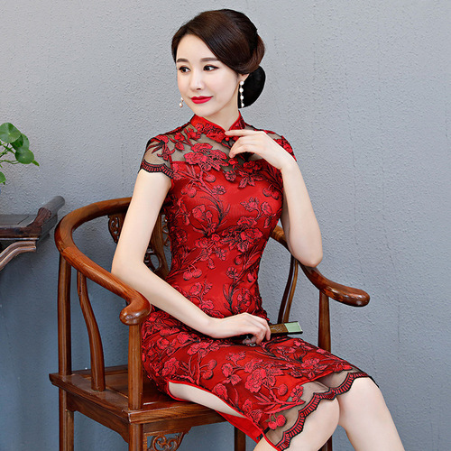 Yisidu new lace cheongsam slim show show daily sexy hollowed out Chinese fashion embroidered cheongsam
