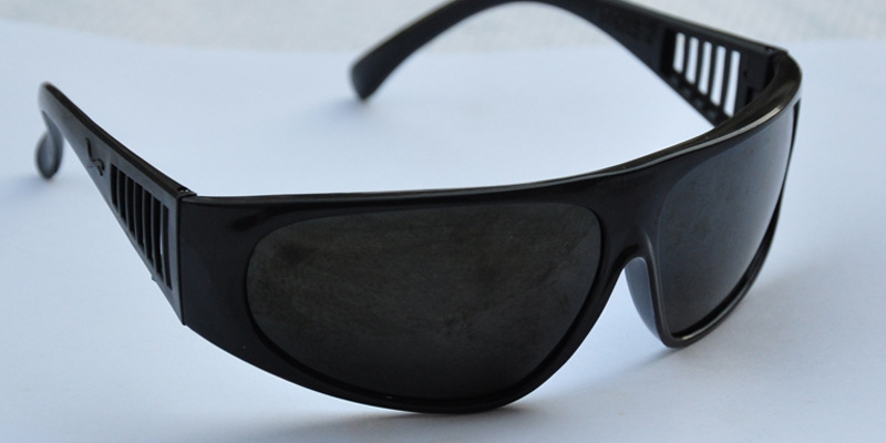 厂家直销209电焊眼镜护目镜玻璃焊接安全劳保防护眼镜 电焊工眼镜