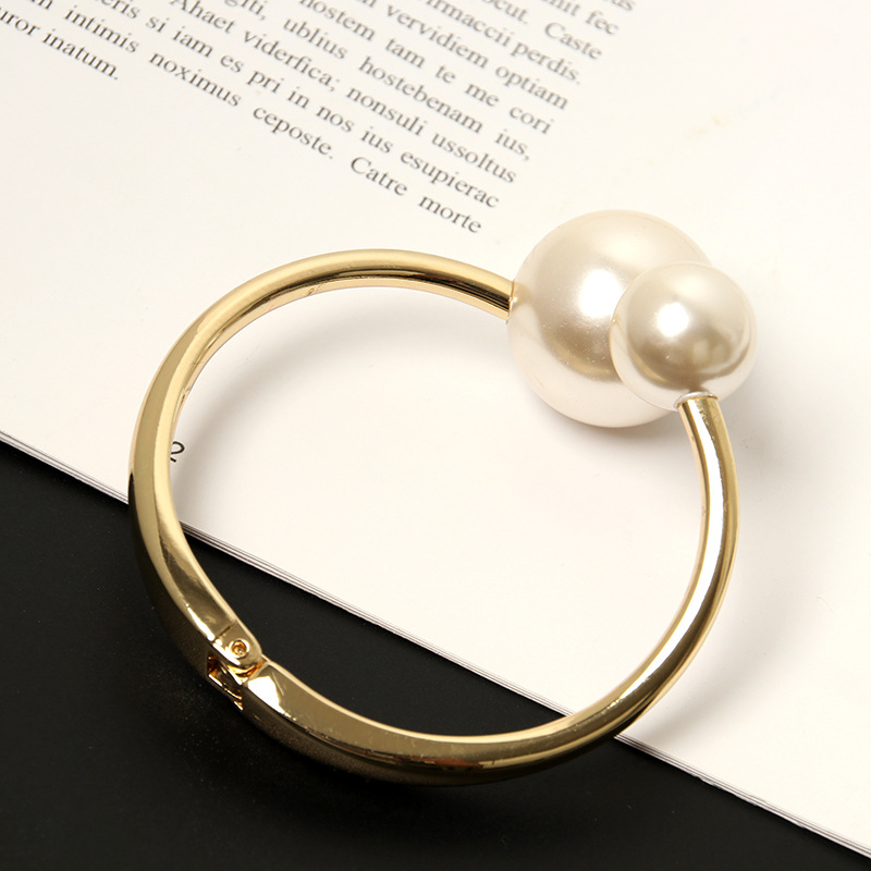 New Simple Style Single Layer Irregular Pearl Alloy Bracelet display picture 4