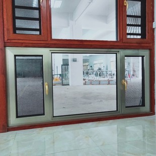 ���S�߶��X�Ͻ��T���㙉ɫ�пղ���ƽ�_���������̰��b����һ�w��