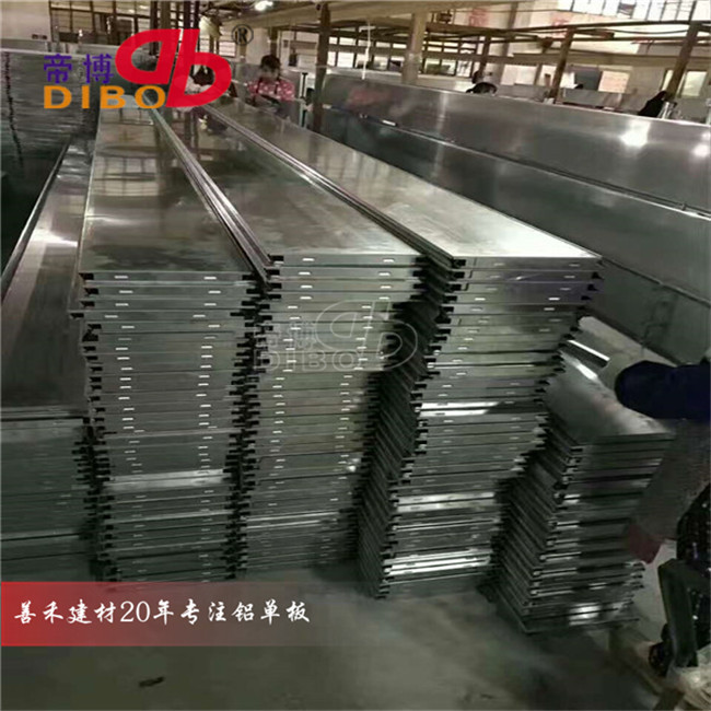 加油站防风铝条扣 办公楼铝天花铝扣板 广告牌U85条扣