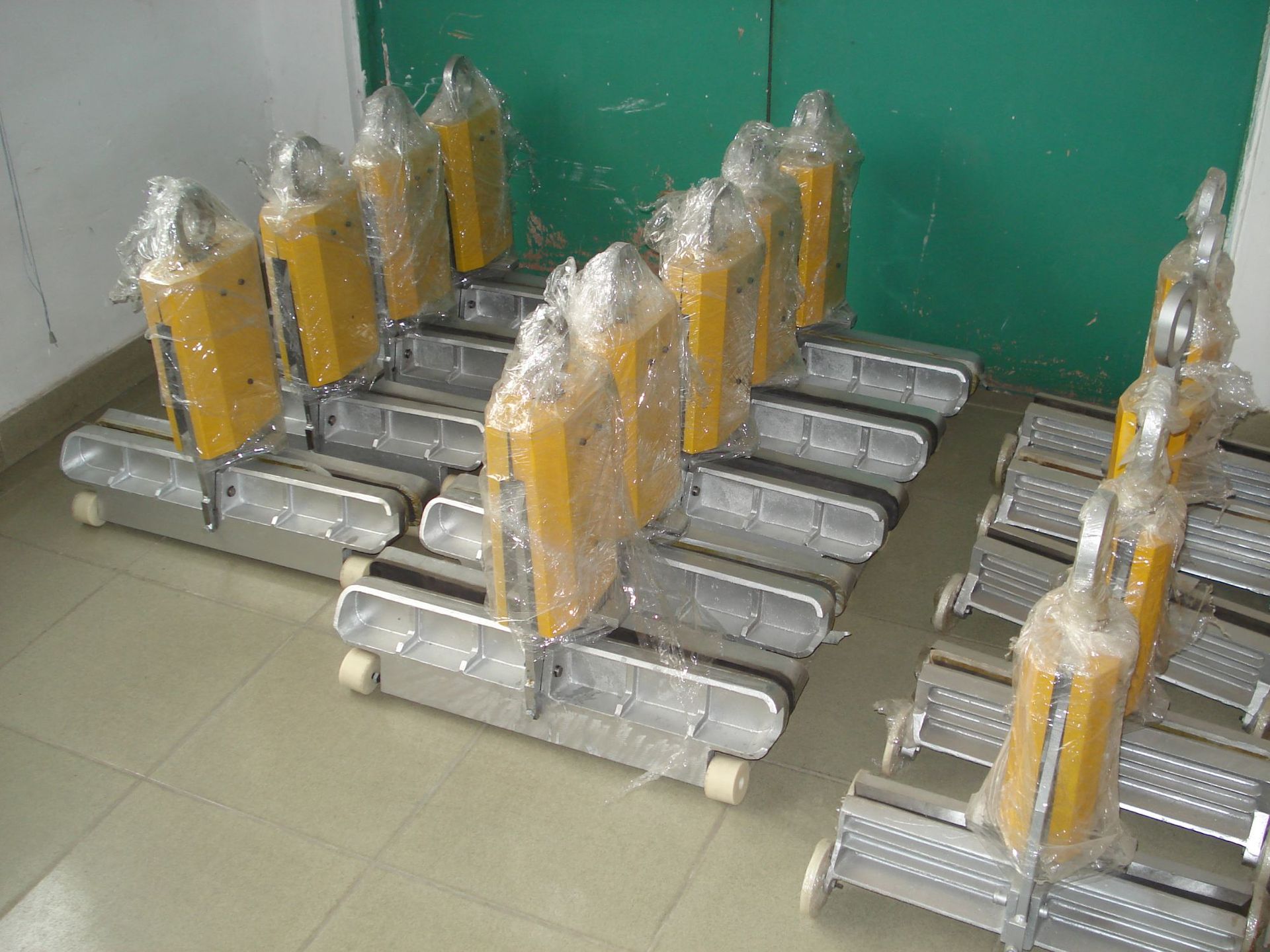 左边1000KG右边500KG