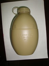 厂家水壶户外装备军绿色塑料欧标野外水瓶PE凹腰形水壶1000ML800m