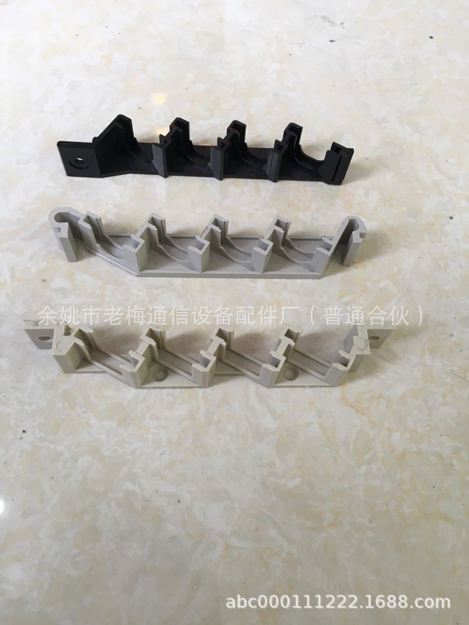 FC/SC适配器4位卡条(长113*高16*宽18)、皮线光缆终端盒、储纤轮