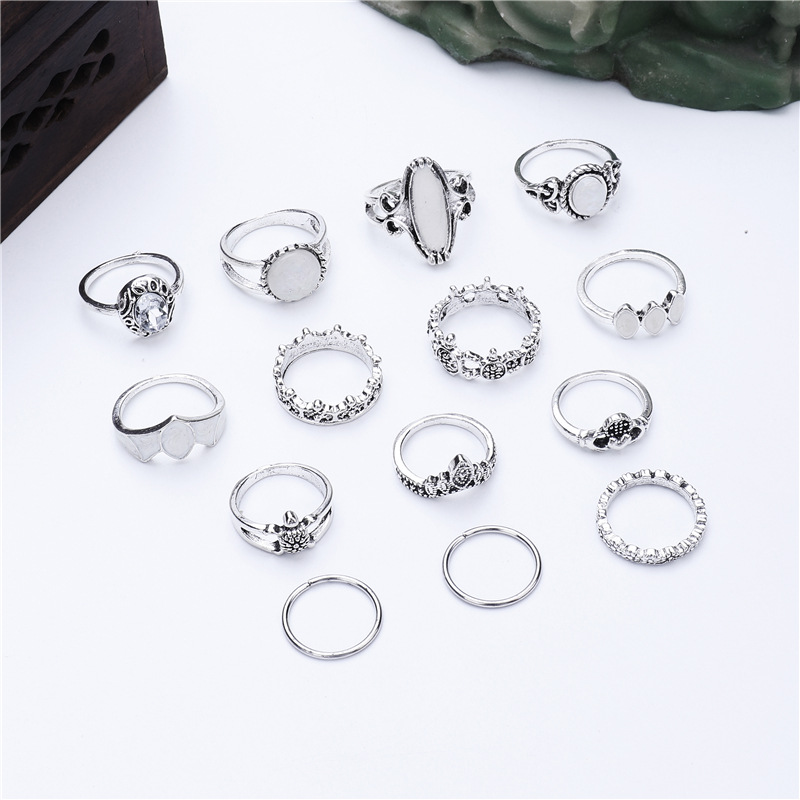 Retro Diamond Carved Starry Crown Geometric Ring 14-piece Set display picture 4