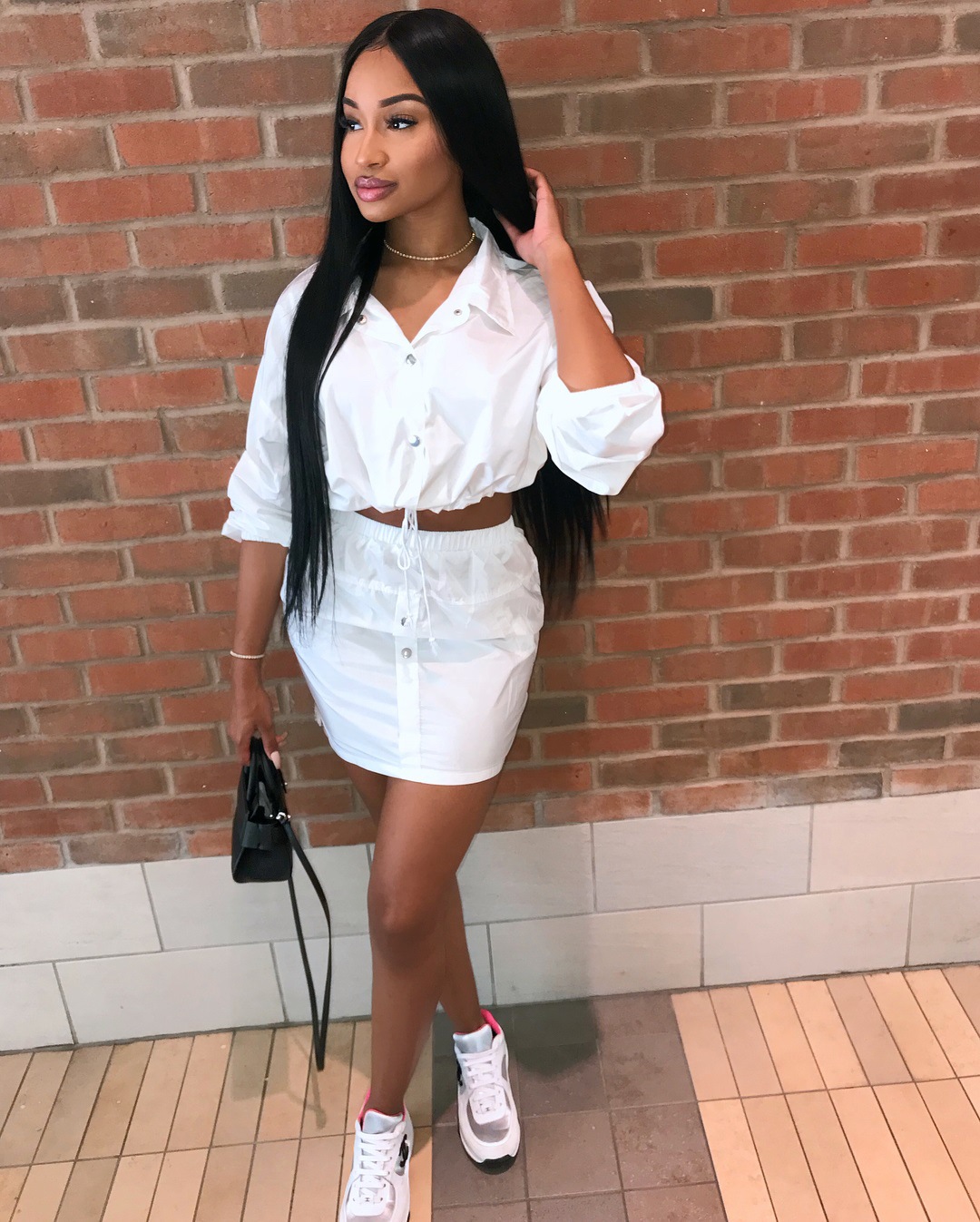 38166254_299342114150711_51637