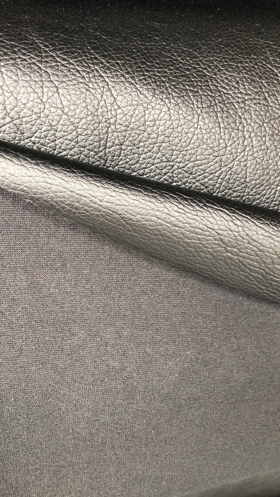 新款超软荔枝服装革仿真皮感触屏革0.65mmPU皮革洗水皮服装革面料