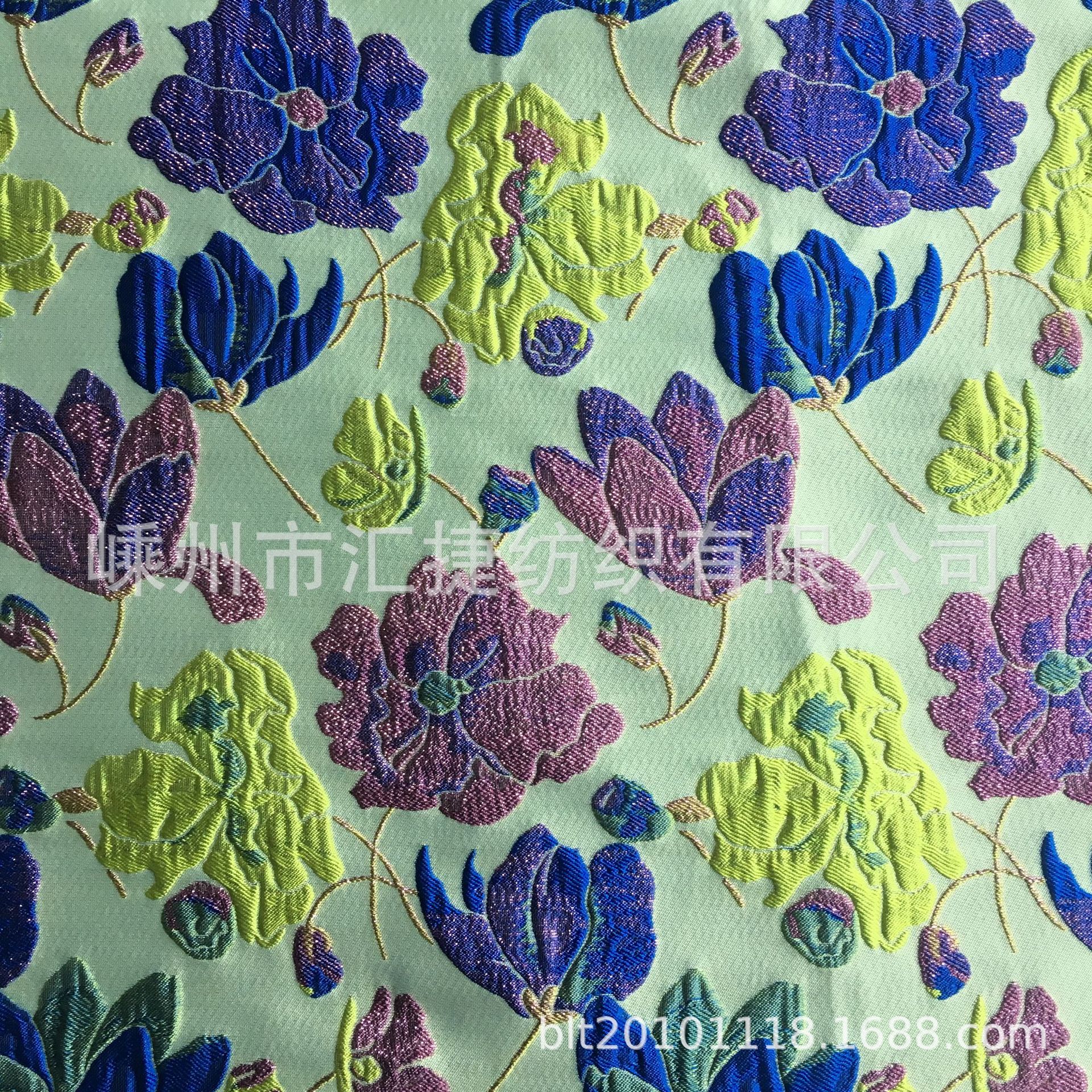 工厂直供新款色织提花时装面料荷花色织金银丝提花服装面料
