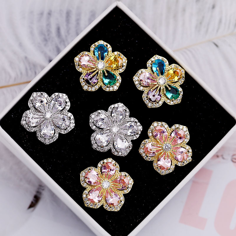 Coréenne Nouveau Boucles D'oreilles À La Mode Personnalisé Coloré Zircon Boucles D'oreilles En Argent Sterling Aiguille Trois-dimensions Fleur Boucles D'oreilles Pour Les Femmes display picture 9