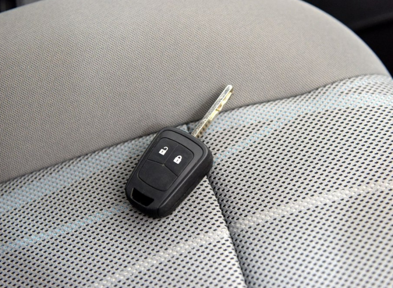 Suitable for Chevrolet Aveo Cruze Silicone Key Case Straight Type Special Car Remote Control Protective Cover Buckle