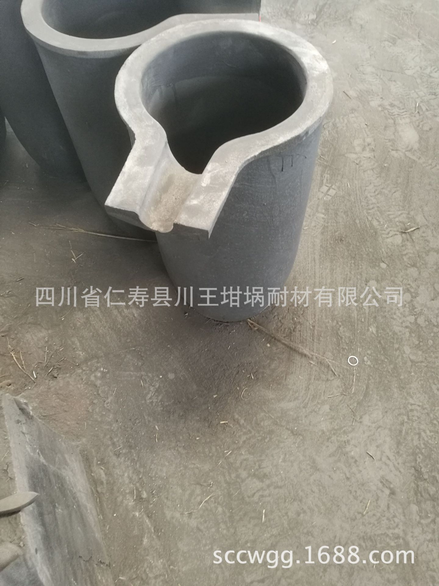 川王坩埚 带嘴石墨坩埚 倾流嘴坩埚