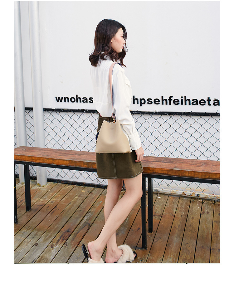 Daily Occasion Pu Leather Material Women's Medium Pu Leather Solid Color Fashion Square Magnetic Buckle Crossbody Bag