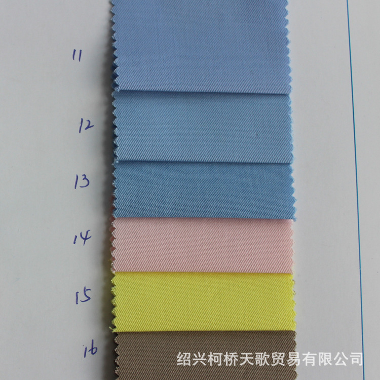 现货CVC斜纹布工装衬衫职业装风衣外套面料32支粗斜涤棉布