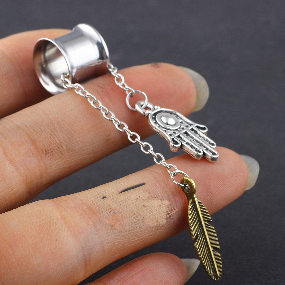 Pointed titanium steel lip stud product view