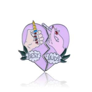 XZ021 Chic Heart-Shaped Brooch with Fashionable Elements for Men and Women