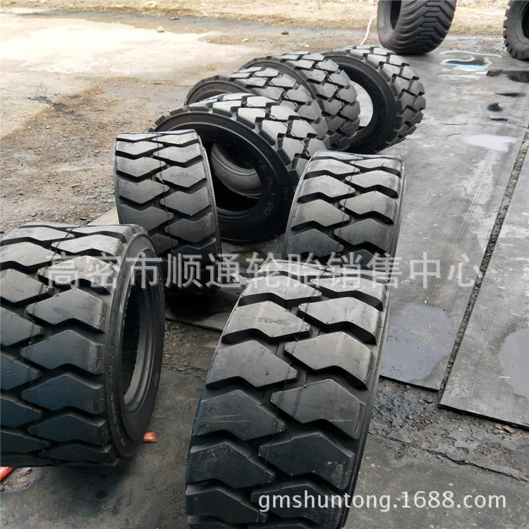 供应12-16.5滑移装载机/扫路机/挖掘机轮胎10-16.5 14-17.5