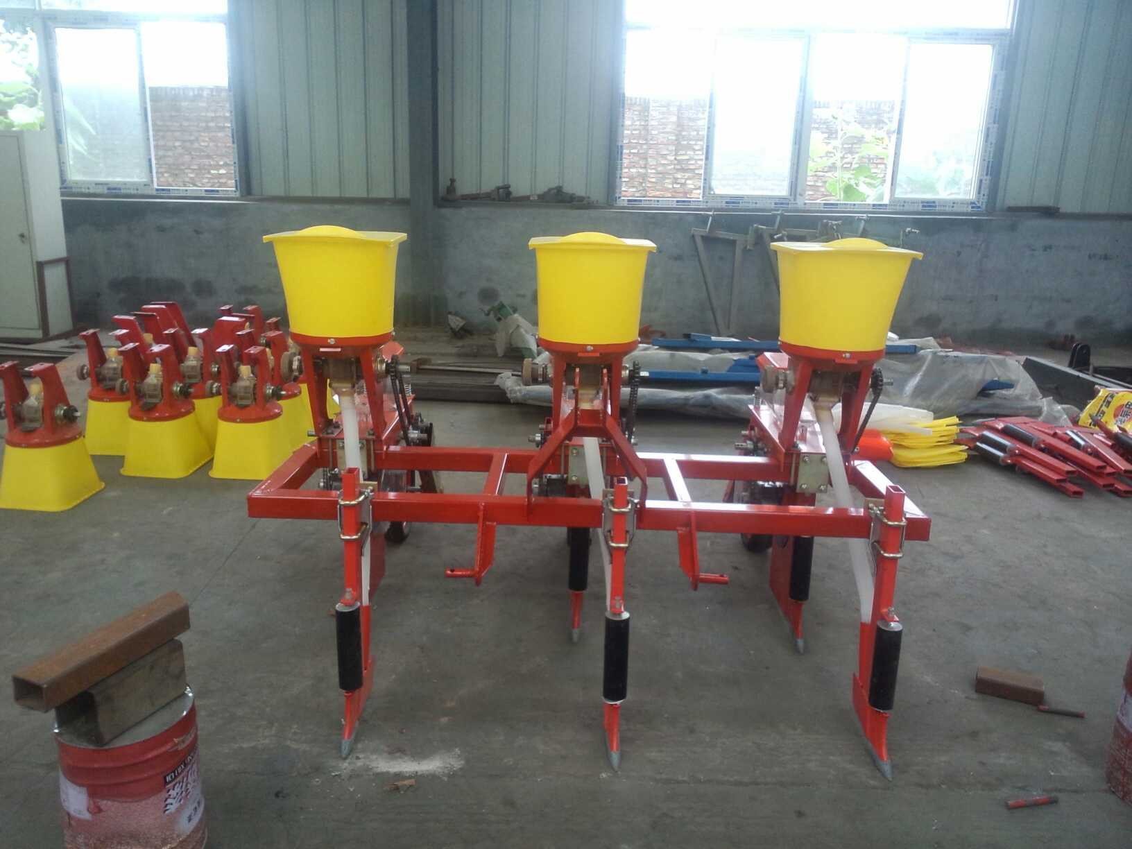 厂家播种机供应3行玉米精密播种机2BYSF 3大豆播种机