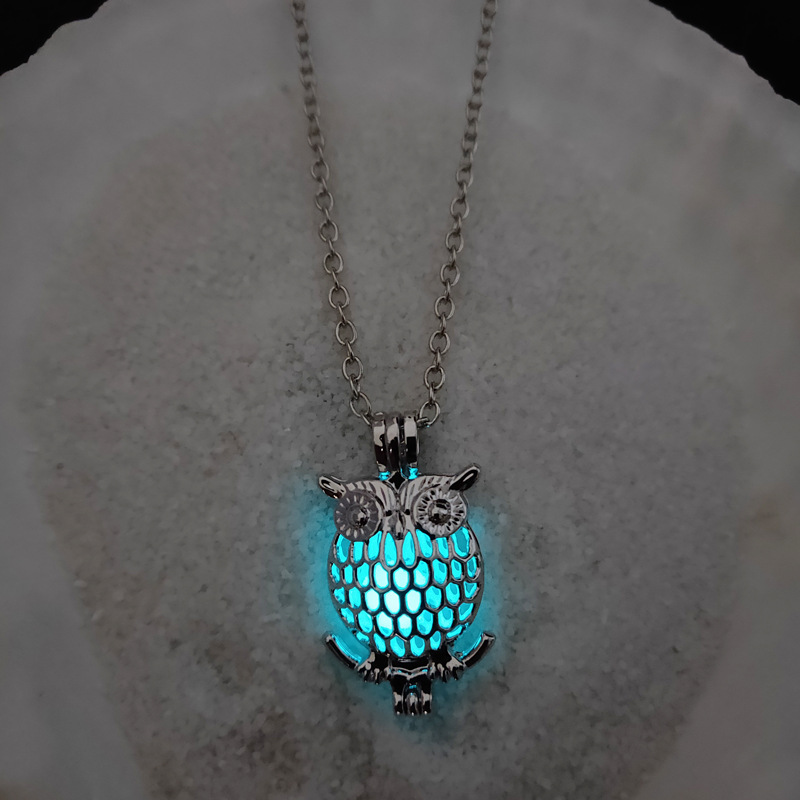 Wholesale Jewelry Luminous Hollow Owl Pendant Necklace Nihaojewelry display picture 3