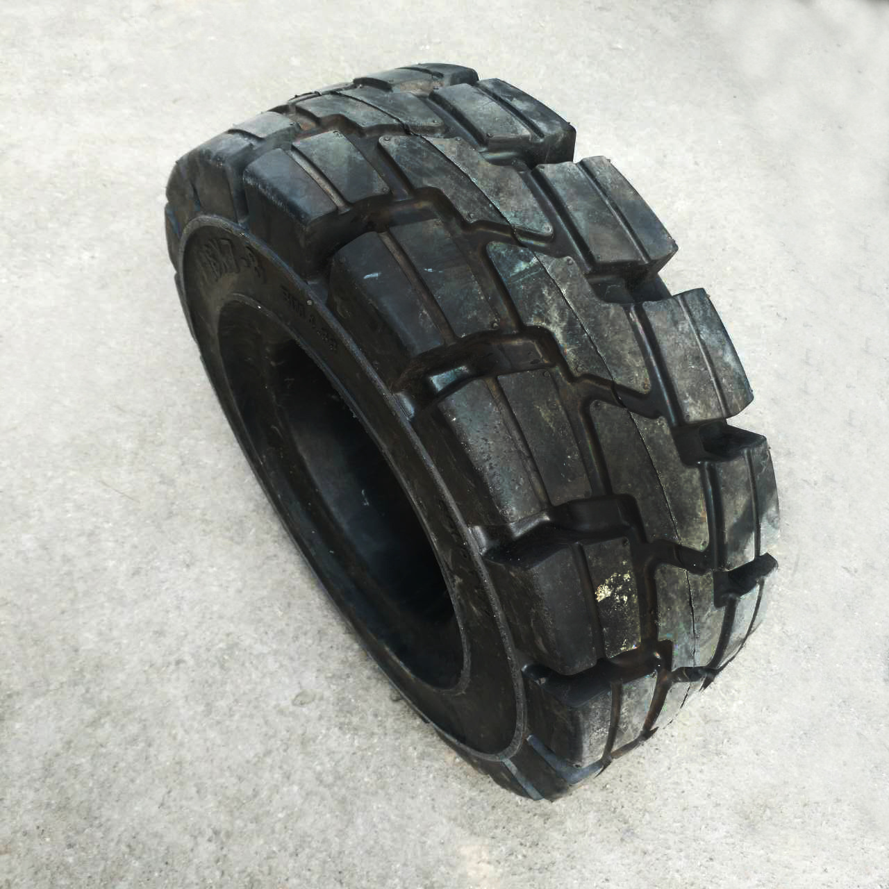 供应 16x6-8 工业实心叉车轮胎 18x7-8 【现货】耐磨