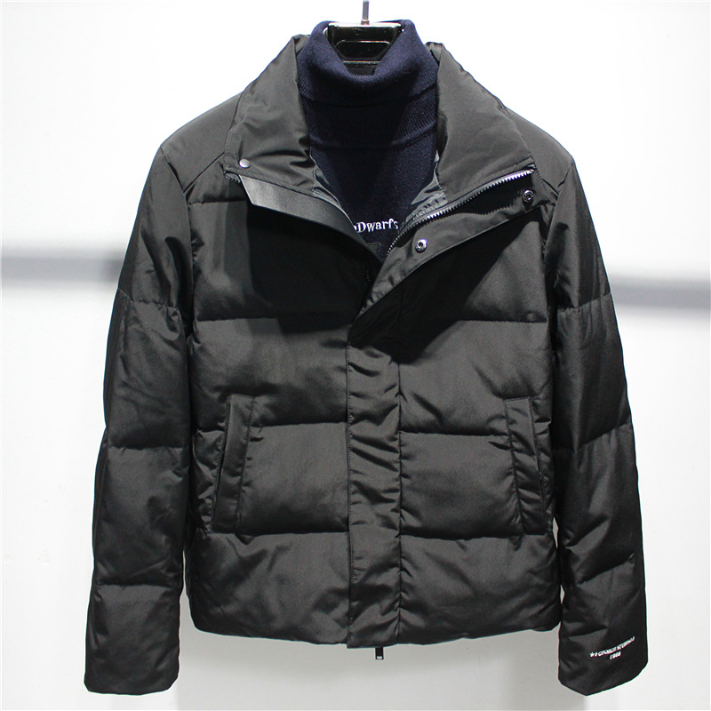 袖口白字羽绒服|ru