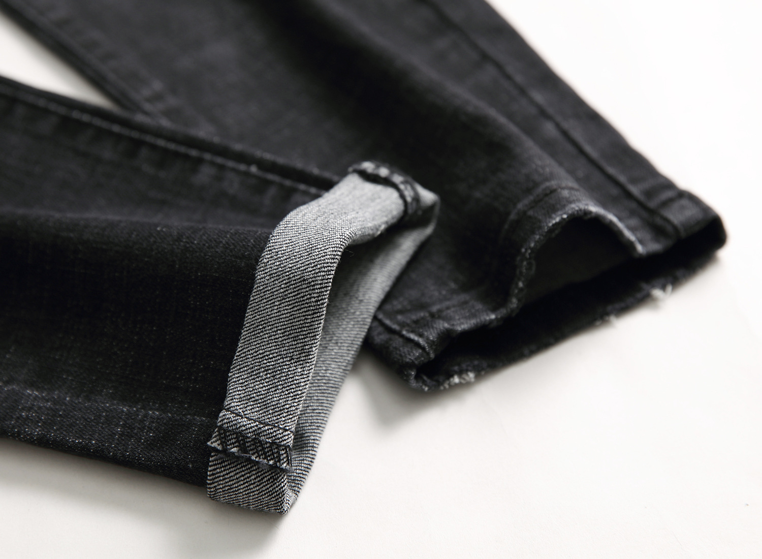 Pantaloni da uomo elastici neri di alta qualità con toppe rovinate, pantaloni da uomo personalizzati e alla moda_voghion.com