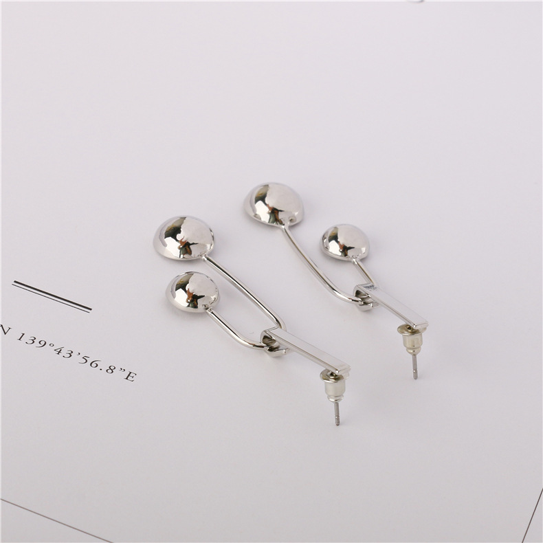 New Platinum Personality Earrings For Women Wholesale display picture 4