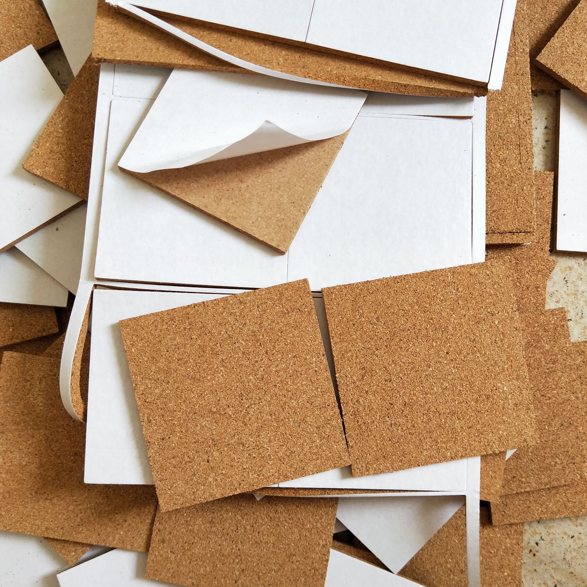 供应自粘软木垫片 圆形背胶软木垫圈 防震软木脚垫