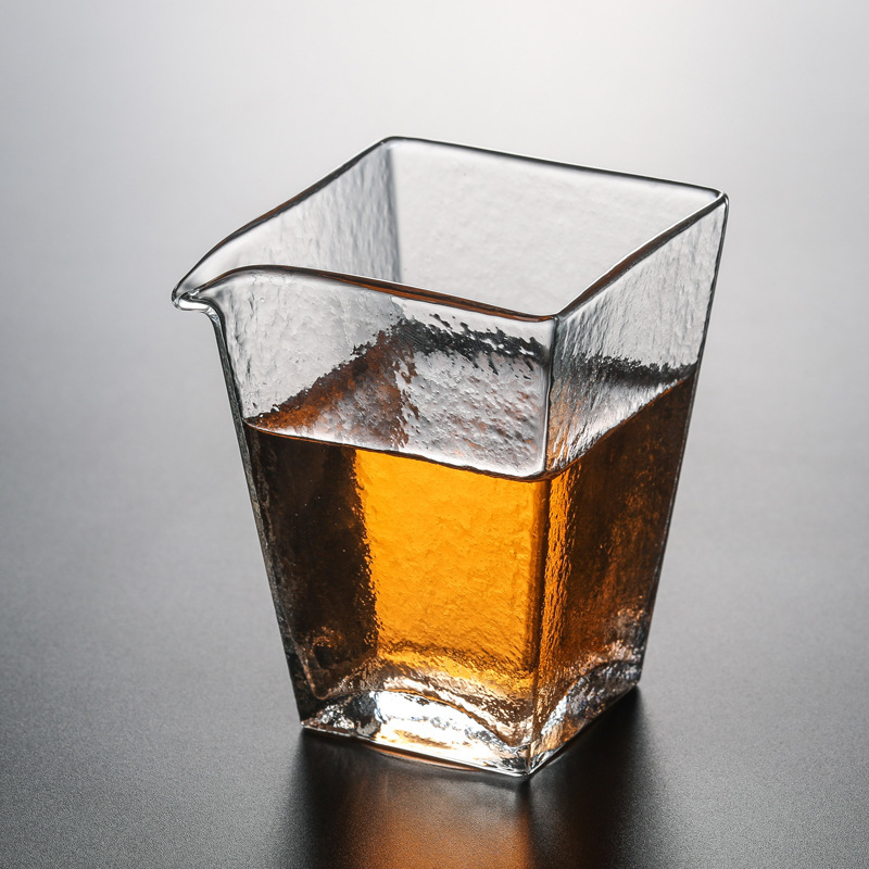 Japanese heat-resistant handmade glass fair cup square public cup broken pattern cup tea sea hammer pattern cup kung fu tea distribution tea set Japanese heat-resistant handmade glass fair cup square public cup broken pattern cup tea sea hammer pattern cup kung fu tea distribution tea set