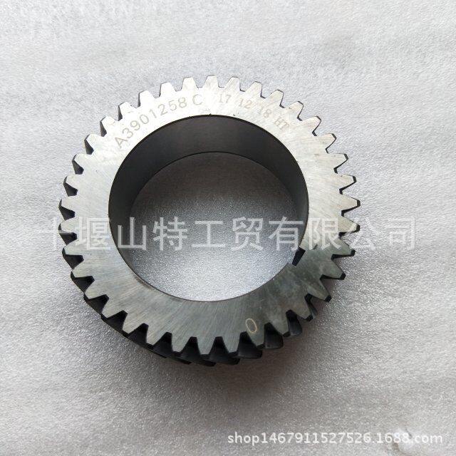 3901258 6BT曲轴齿轮 (2)