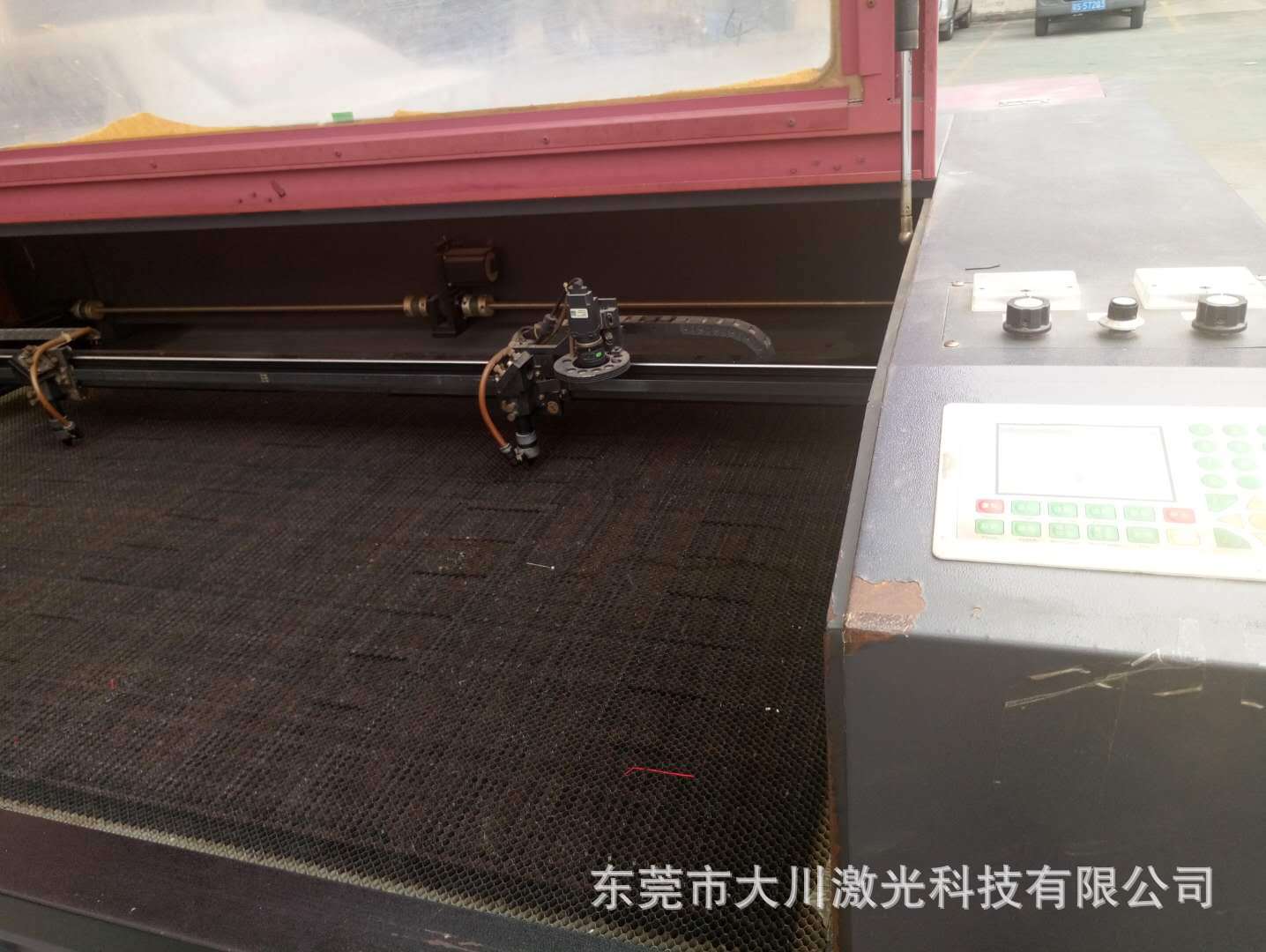 供应二手九成新1680双头摄像头激光切割机！