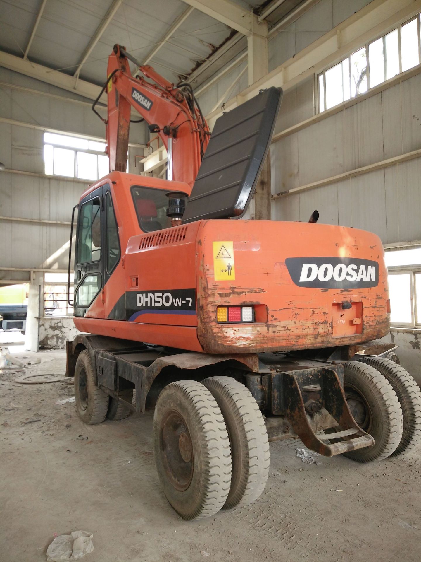 九成新二手轮式挖掘机-120、70二手轮胎挖掘机