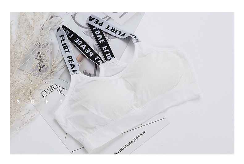 Classic English letter thickened, oversized, chess-hugging, chess-spreading, running, yoga, shockproof, comfortable, sweat-absorbing short sports underwear detail image 8