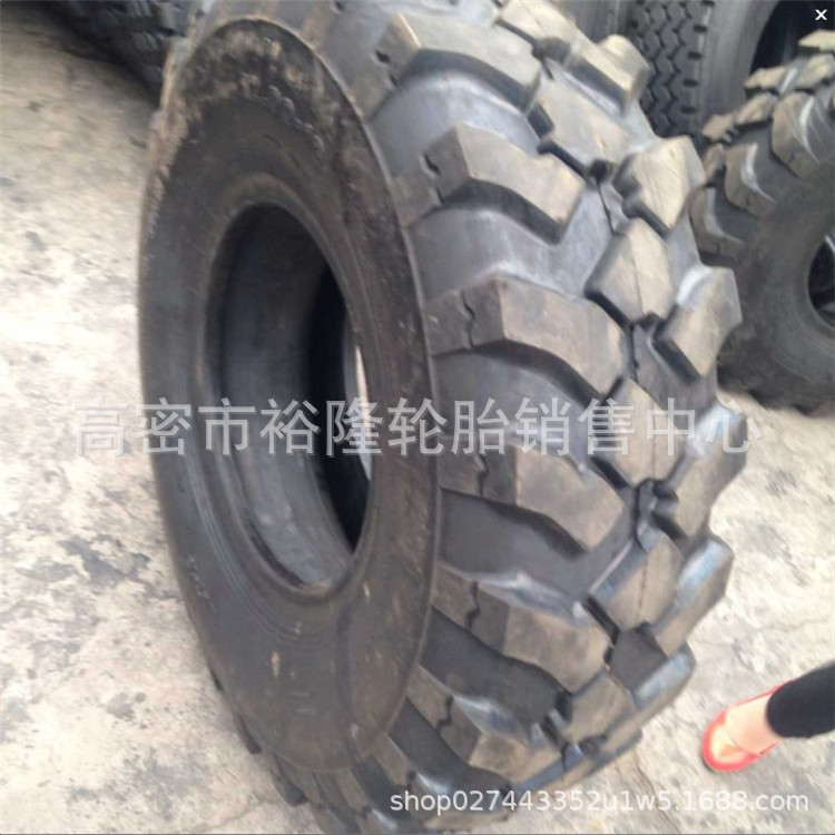9.75/12.00-18 越野人字 玉米联合收割机1200-18 沙滩运输车轮胎