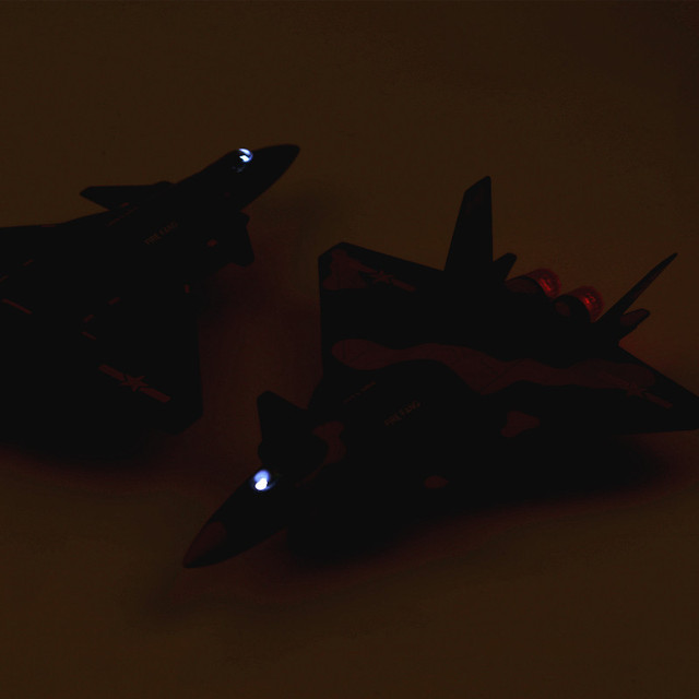 (Đóng hộp) 歼 20 máy bay chiến đấu mô hình đồ chơi quân sự hợp kim kéo lại đồ trang trí máy bay nhỏ một thế hệ Mô hình hàng không
