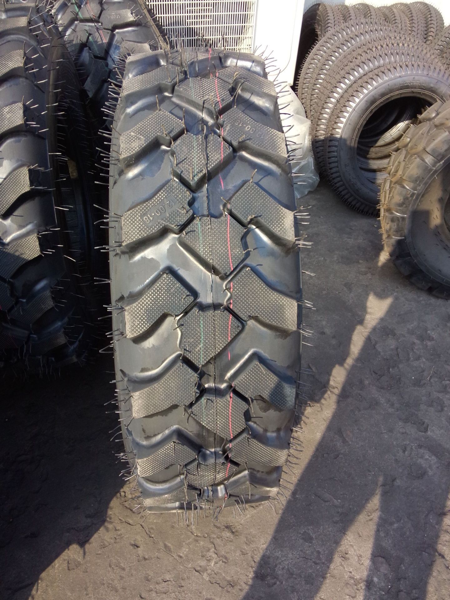 厂家直销供应12.00-18轮胎农业联合收割机机械轮胎1200-18