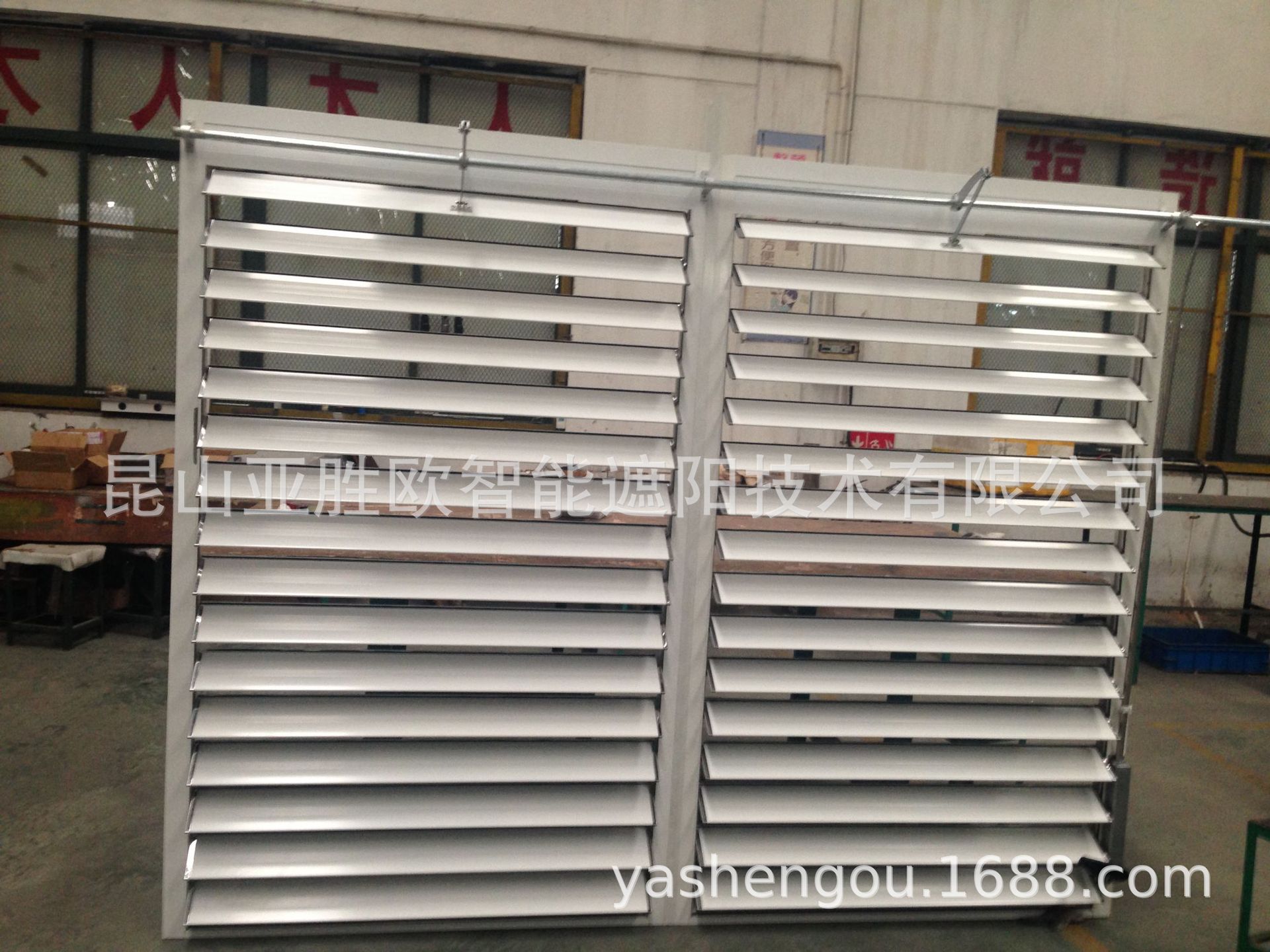 亚胜欧专业生产铝合金百叶窗可电动调节或手动调节