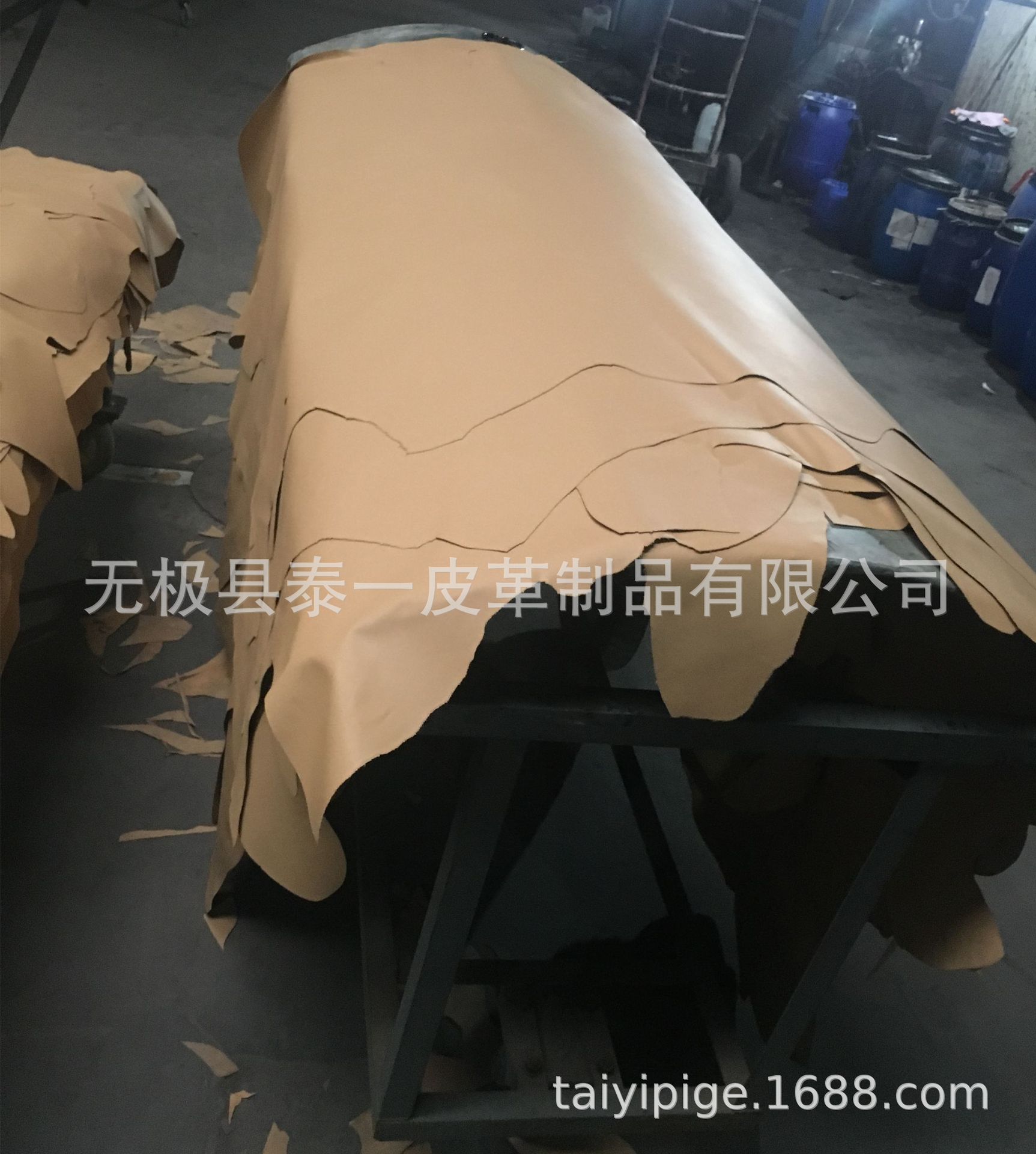 头层牛皮牛细纹、平纹鞋里革，厚度1.0-1.1，颜色可来样品做