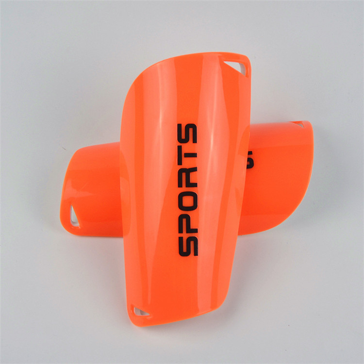 厂家批发足球护腿板插板sports队标护胫刺客护腿足球周边用品现货