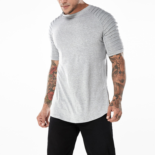 Fashion men’s T-shirt with simple shoulder sleeve wrinkles 