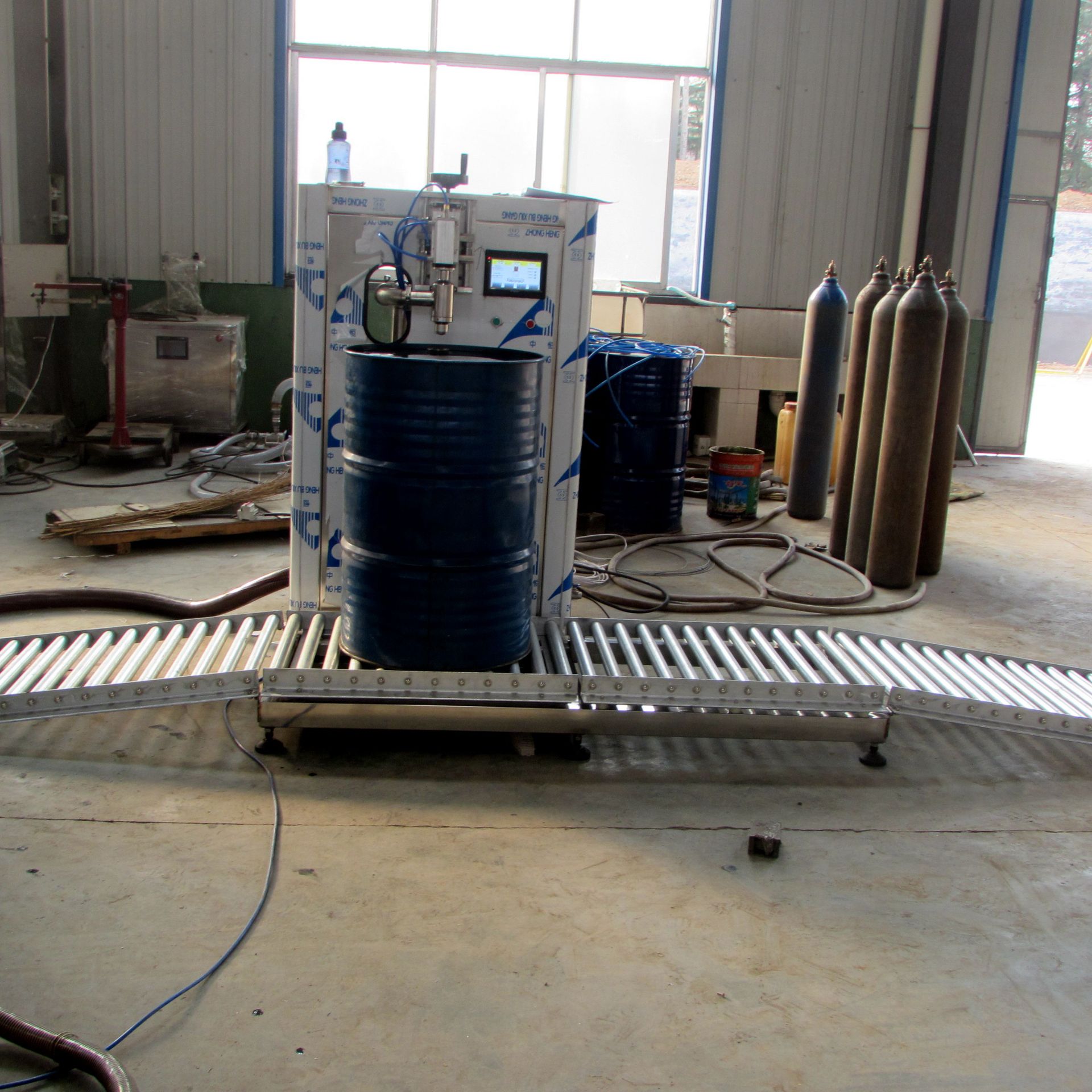 供应 200l润滑油灌装机 半自动化工原料大铁桶高精度灌装设备