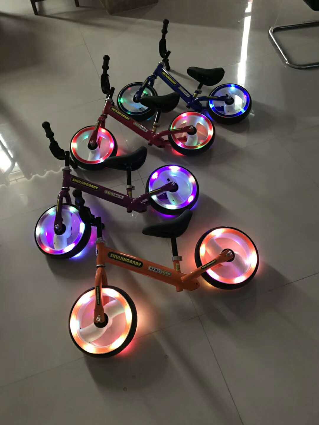 廠家直銷兒童二輪平衡車無腳踏12寸自行車-6小孩可座閃光輪滑行車